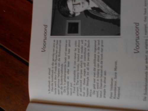 TRAKTEER DIE TROEPE / TREAT THE TROOPS. Kirkwood Suiderkruisfondstak Cumboeke 1984  hardebandboek