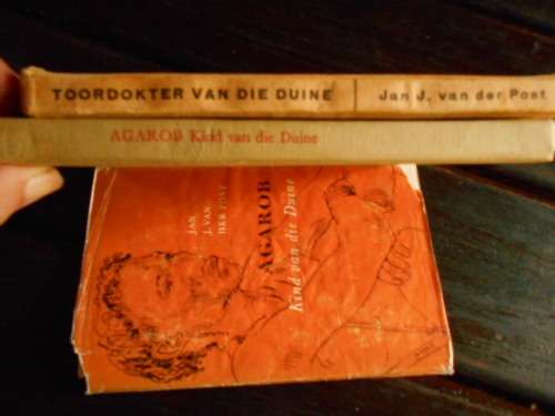 JAN VAN DER POST -  2 BOEKIES - AGAROB - KIND EN  TOORDOKTER VAN DIE DUINE