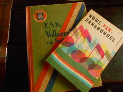 TWEE FAK  SANGBUNDEL BOEKE - GROOT VOLKSANGBUNDEL VIR SA EN NUWE FAK SANGBUNDEL WOORDE ED