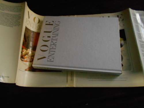 VOGUE ENTERTAINING - 1986 OCTOPUS BOOKS ILLUS HARDBACK AND DUSTCOVER