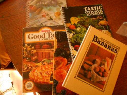 5 SOUTH AFRICAN RECIPE BOOKS - TASTIC, BANANAS, ROYCO, AARTAPPEL, DROEVRUGTE