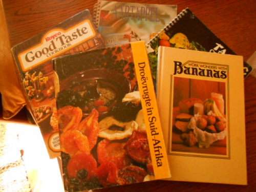 5 SOUTH AFRICAN RECIPE BOOKS - TASTIC, BANANAS, ROYCO, AARTAPPEL, DROEVRUGTE