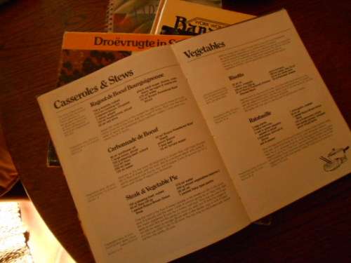 5 SOUTH AFRICAN RECIPE BOOKS - TASTIC, BANANAS, ROYCO, AARTAPPEL, DROEVRUGTE