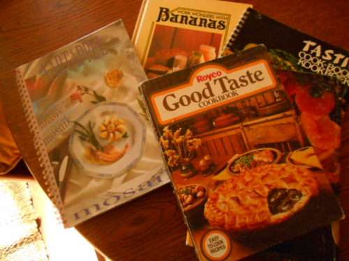 5 SOUTH AFRICAN RECIPE BOOKS - TASTIC, BANANAS, ROYCO, AARTAPPEL, DROEVRUGTE
