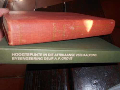 2 BOEKE - BEUKES EN LATEGAN - SKRYWERS EN RIGTINGS en AP GROVE HOOGTEPUNTE
