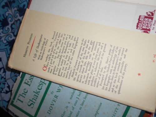 4 SHAKESPEARE BOOKS - HAMLET, THE ESSENTIAL SHAKESPEARE, LIFE OF SHAKESPEARE, KONING LEAR