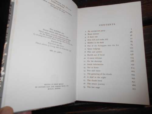 JRR TOLKIEN - THE HOBBIT - MODERN CLASSICS - HERITAGE OF LITERATURE SERIES NO 88 - 1969 ED LONGMANS.