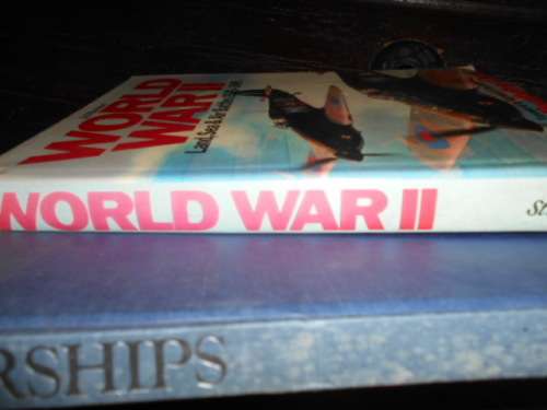 2LARGE WAR PICTURE BOOKS -  WARSHIPS HAMLYN and WW1 WORLD WAR II Battles
