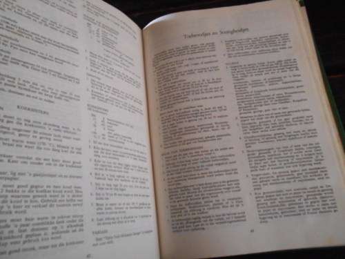 2 boeke Kos en Kookkuns -1ste Gemetriseerde ed.. 2. Resepte  vrugte  1965 Vroue landbou