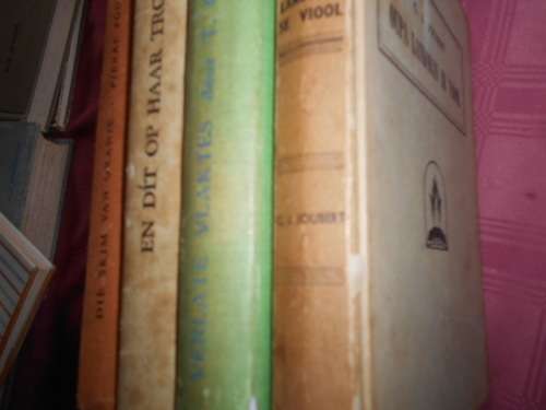 4 OU AFRIKAANSE STORIEBOEKE - 1. Skim van Oranje, 2.Troudag, Oupa Landman se viool, Verlate vlaktes