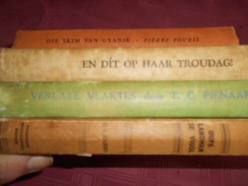 4 OU AFRIKAANSE STORIEBOEKE - 1. Skim van Oranje, 2.Troudag, Oupa Landman se viool, Verlate vlaktes