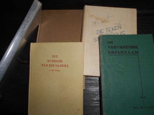 5 BOEKE - Vervreemde Erfgenaam, Teken Suiderkruis, Dwaalwee, Gebarste kruik and Misdade vaders
