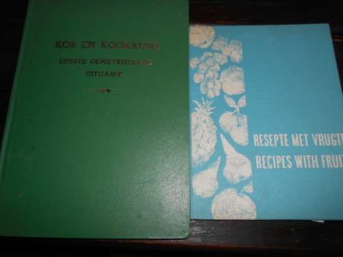 2 boeke Kos en Kookkuns -1ste Gemetriseerde ed.. 2. Resepte  vrugte  1965 Vroue landbou