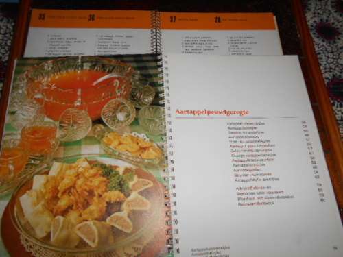 2 Potato books  - Choice Potato recipes and  Aartappels alle geleenthede -Potato Board