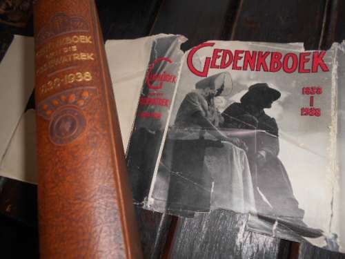 DIRK MOSTERT  - GEDENKBOEK OSSEWATREK 1938 IN BOKS & ANDRIES PRETORIUS SE BOODSKAP