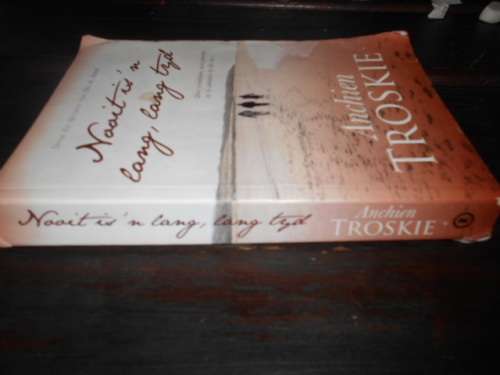 ANCHIEN TROSKIE -  NOOIT IS `N LANG LANG TYD - Storie oor 3 vriendinne