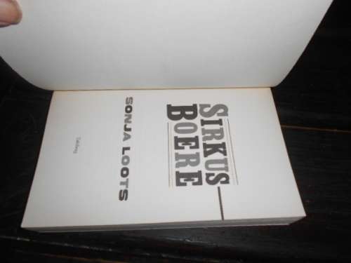 SIRKUS-BOERE - SONJA LOOTS Tafelberg 1STE ED 2011 sagteband