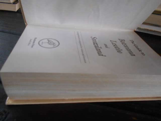 2 BOTSWANA GUIDE BOOKS  1. Winchester Press guide book and 2 Shell Tourist & field guide