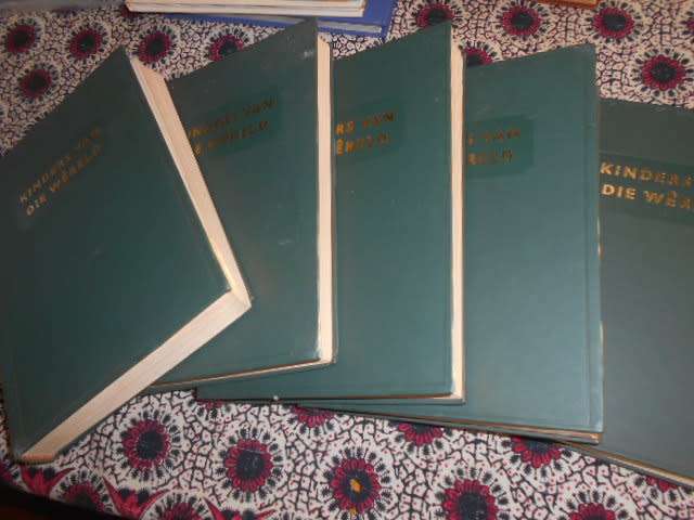 DR CF ALBERTYN -  KINDERS VAN DIE WERELD (stories)  -  5 van 8 boeke