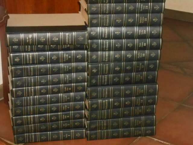 ENCYCLOPAEDIA BRITANNICA 1968 -  FULL SET 24 BOOKS ( 23 + INDEX)
