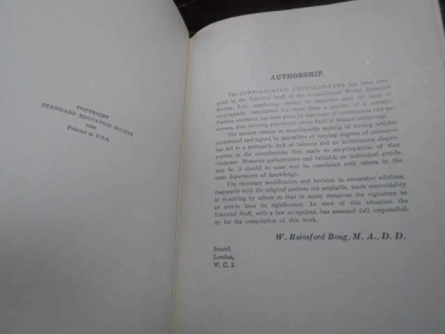 set of 5 out of 10 volumes Consolidated encyclopedia illus  printed Union of SA