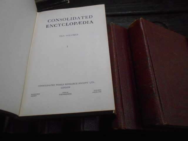 set of 5 out of 10 volumes Consolidated encyclopedia illus  printed Union of SA