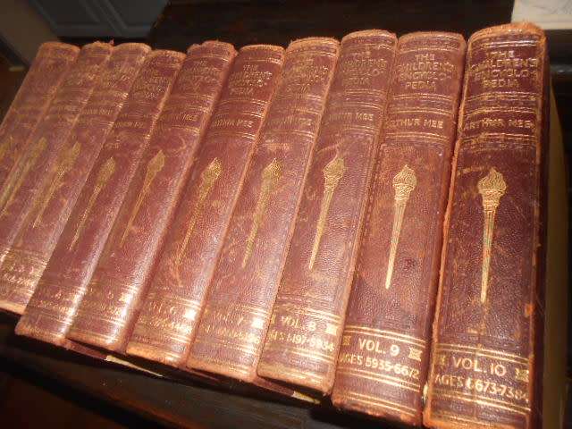 Rare full set of 10 old 1950"s Arthur Mee illustrated Childrens Encyclopaedia