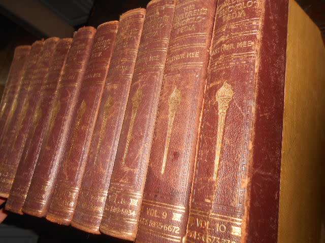 Rare full set of 10 old 1950"s Arthur Mee illustrated Childrens Encyclopaedia