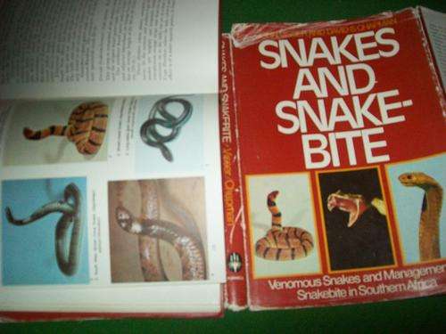 SNAKES AND SNAKEBITE ILLUS. VENOMOUS SNAKES,- JOHN VISSER AND AVID S CHAPMAN