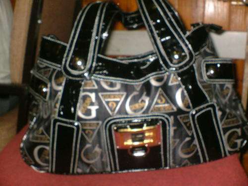 BRAND NEW GUESS HAND BAG {NEW DESIGN}