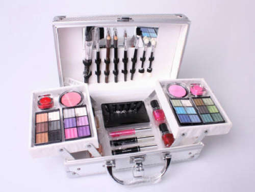 MAGIC COLOUR MAKE UP KIT