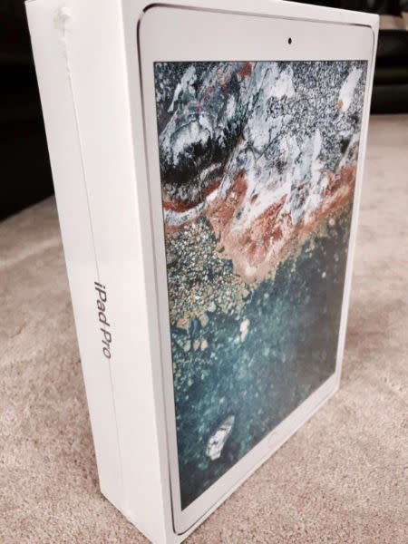The New 10.5 Inch Silver 256GB iPad Pro WiFi-Cell Brand New Sealed In Box + Accessories & Warranty