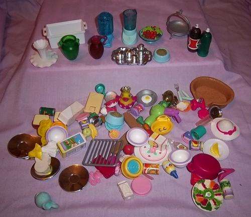 JOB LOT OF KITCHEN APPLIANCES AND FOOD FOR BARBIES KITCHEN
