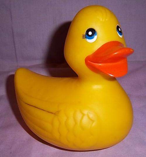 A BATH DUCK BY SHELCORE 1995