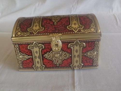 LOVELY RED TIN THAT LOOKS LIKE A TREASURE CHEST