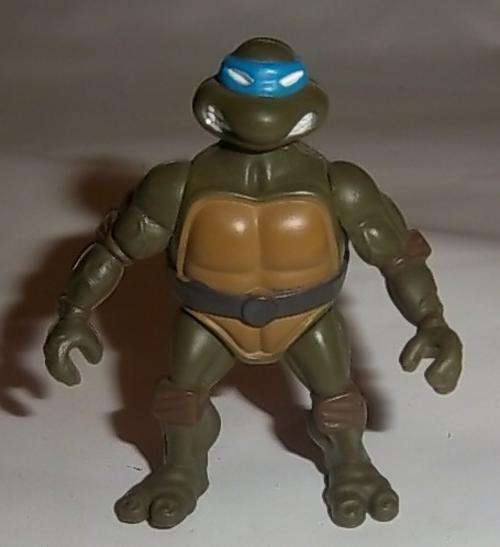 A MINIATURE TMNT LEONARDO FIGURE