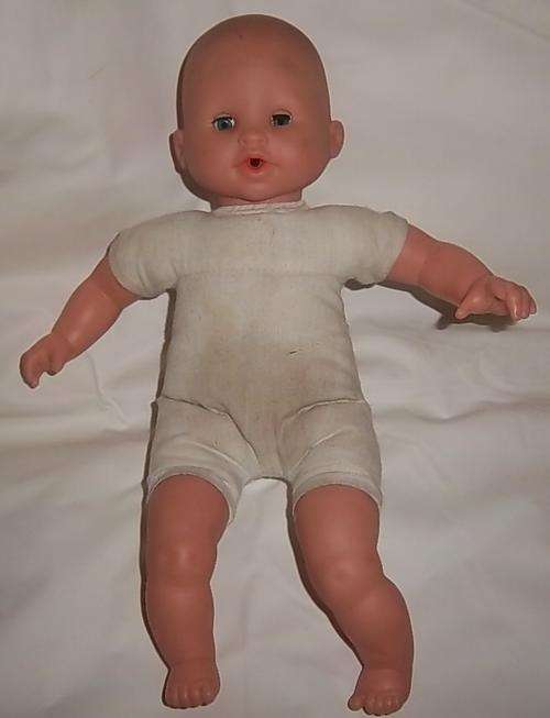 A NICE BABY DOLL, EYES OPENS AND CLOSES