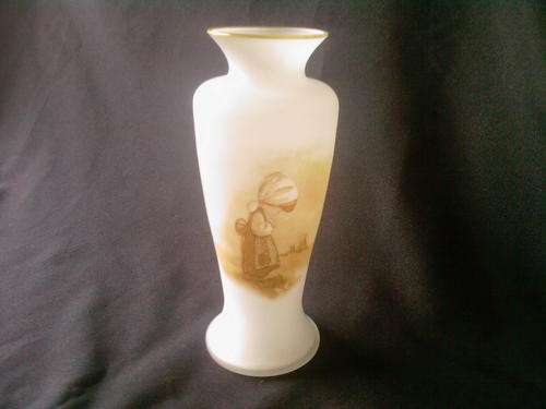 WHITE GLASS VASE