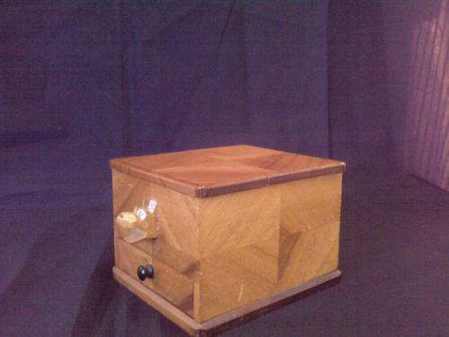 A VERY NICE CIGARETTE BOX