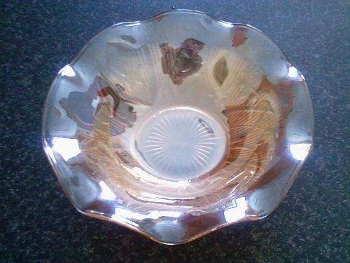 A LOVELY DEPRESSION GLASS FRUIT BOWL