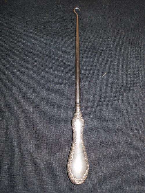 HALLMARKED SILVER BUTTON HOOK
