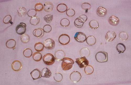 LOT OF FASSION JEWELLERY RINGS