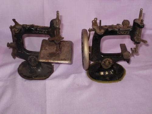 X2 MINITURE SINGER SEWING MACHINES