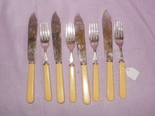 SET X8 FISH KNIFES AND FORKS