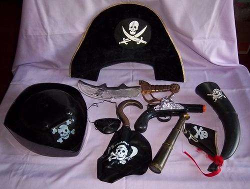 A PIRATE SET WITH X2 DIFFERENT HATS AND A GUN