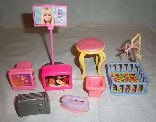 X8 PLASTIC DOLLS HOUSE MINIATURE ITEMS