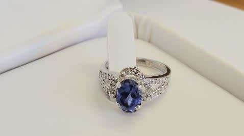 **Certified 1.80Ct Tanzanite & Diamond Gold Ring** Stunning!