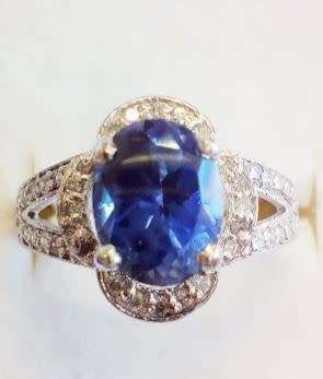**Certified 1.80Ct Tanzanite & Diamond Gold Ring** Stunning!
