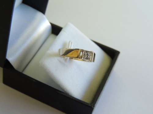 GENUINE DIAMOND SOLITAIRE | SOLID GOLD RING | BEAUTIFUL