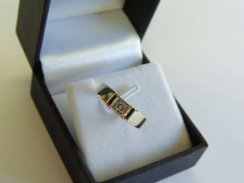 GENUINE DIAMOND SOLITAIRE | SOLID GOLD RING | BEAUTIFUL
